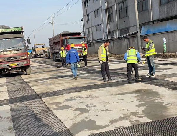 大安老材料的新故事:玻璃纤维土工格栅如何在‘白改黑’浪潮中重获新生?